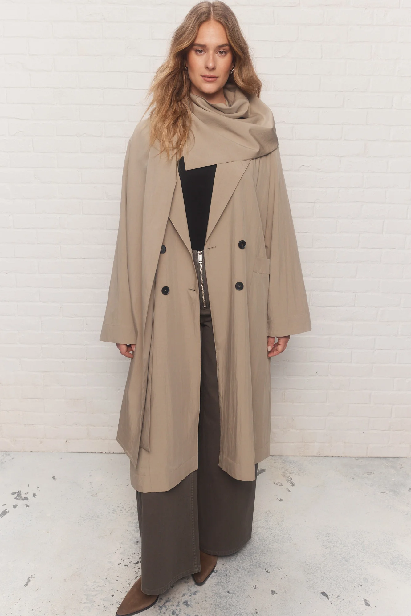 Flench | Veste beige avec foulard intégré