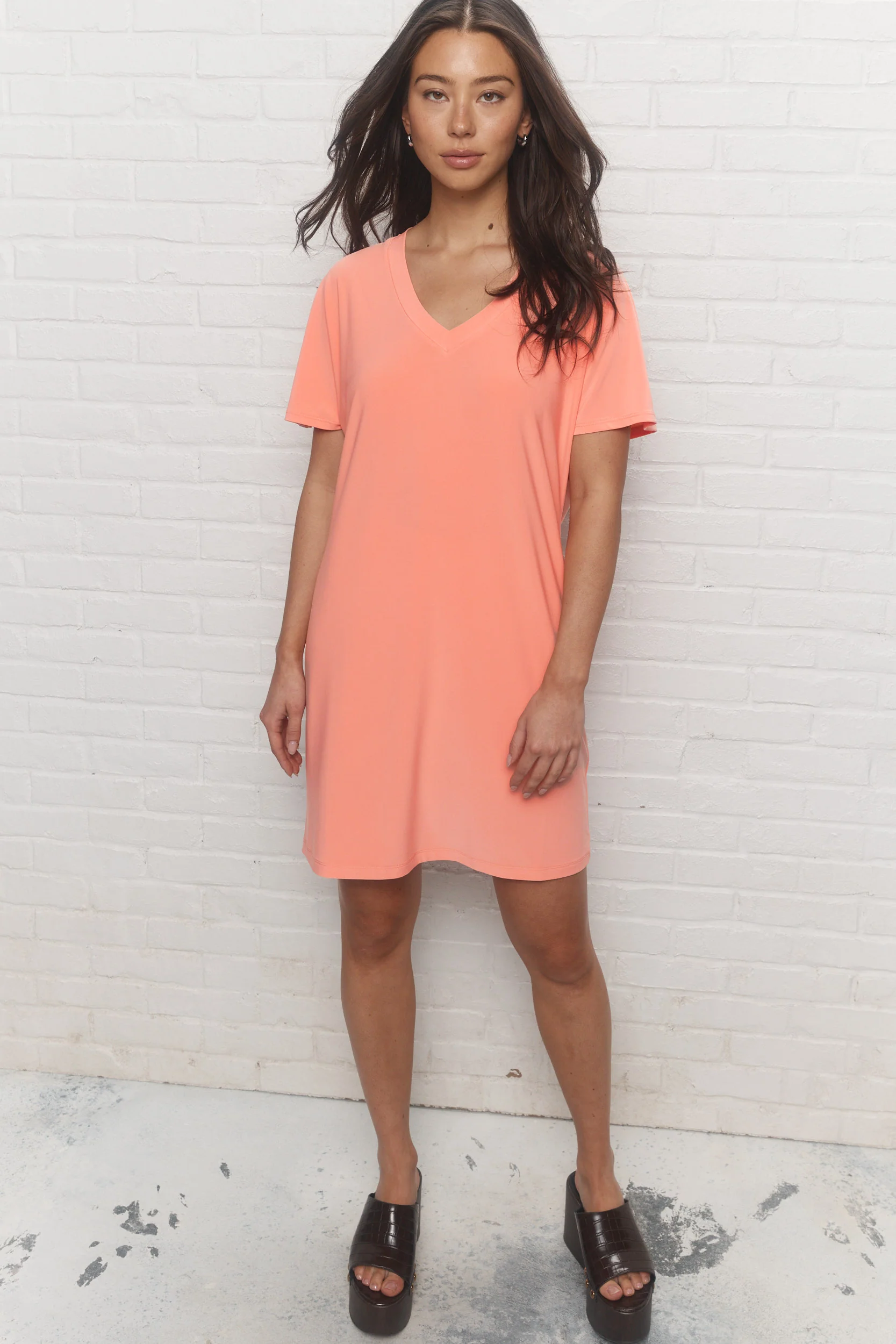 Flo | La robe corail à col en V