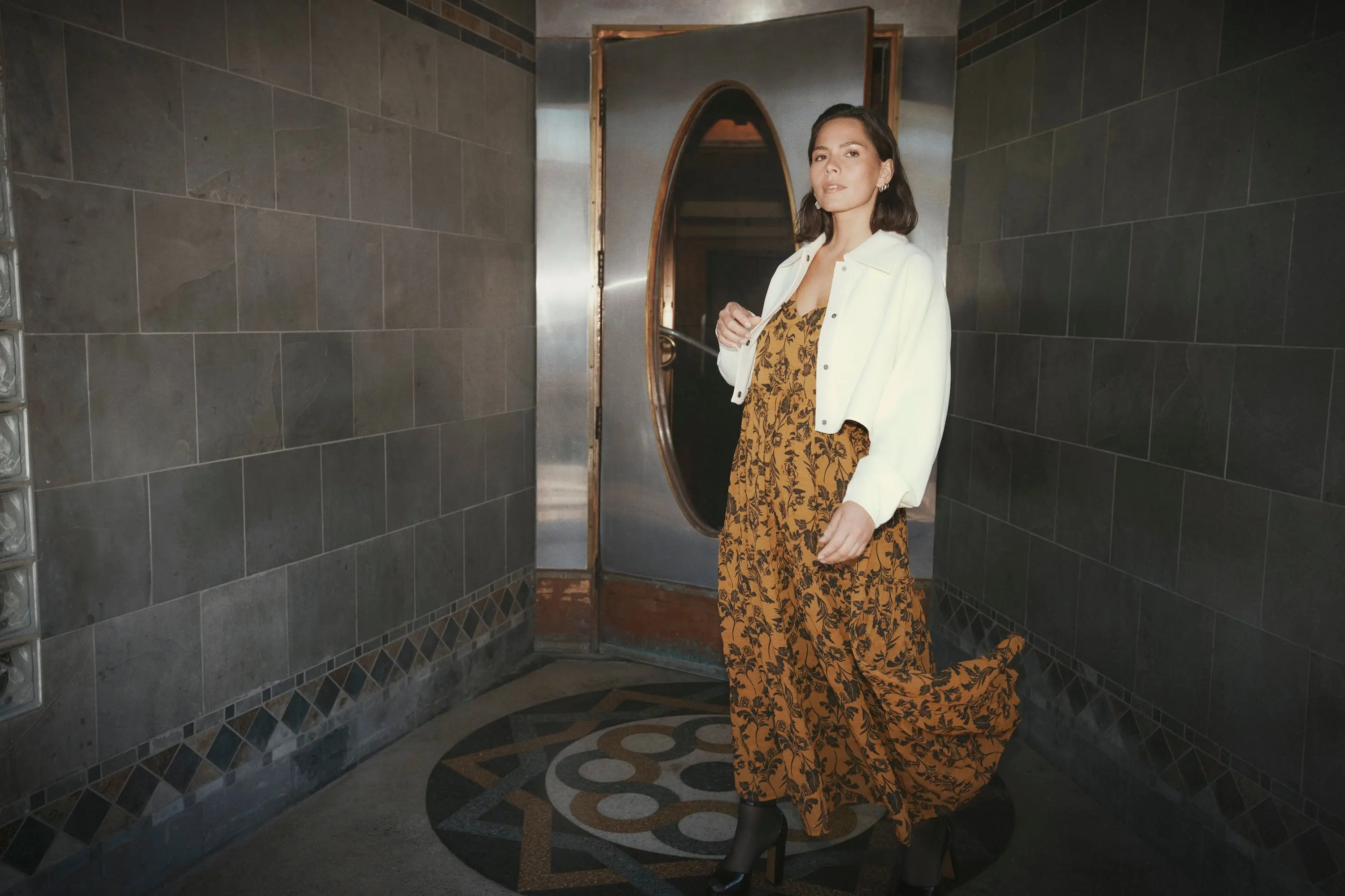 Lexie | Robe longue jaune à imprimé floral - Image 8