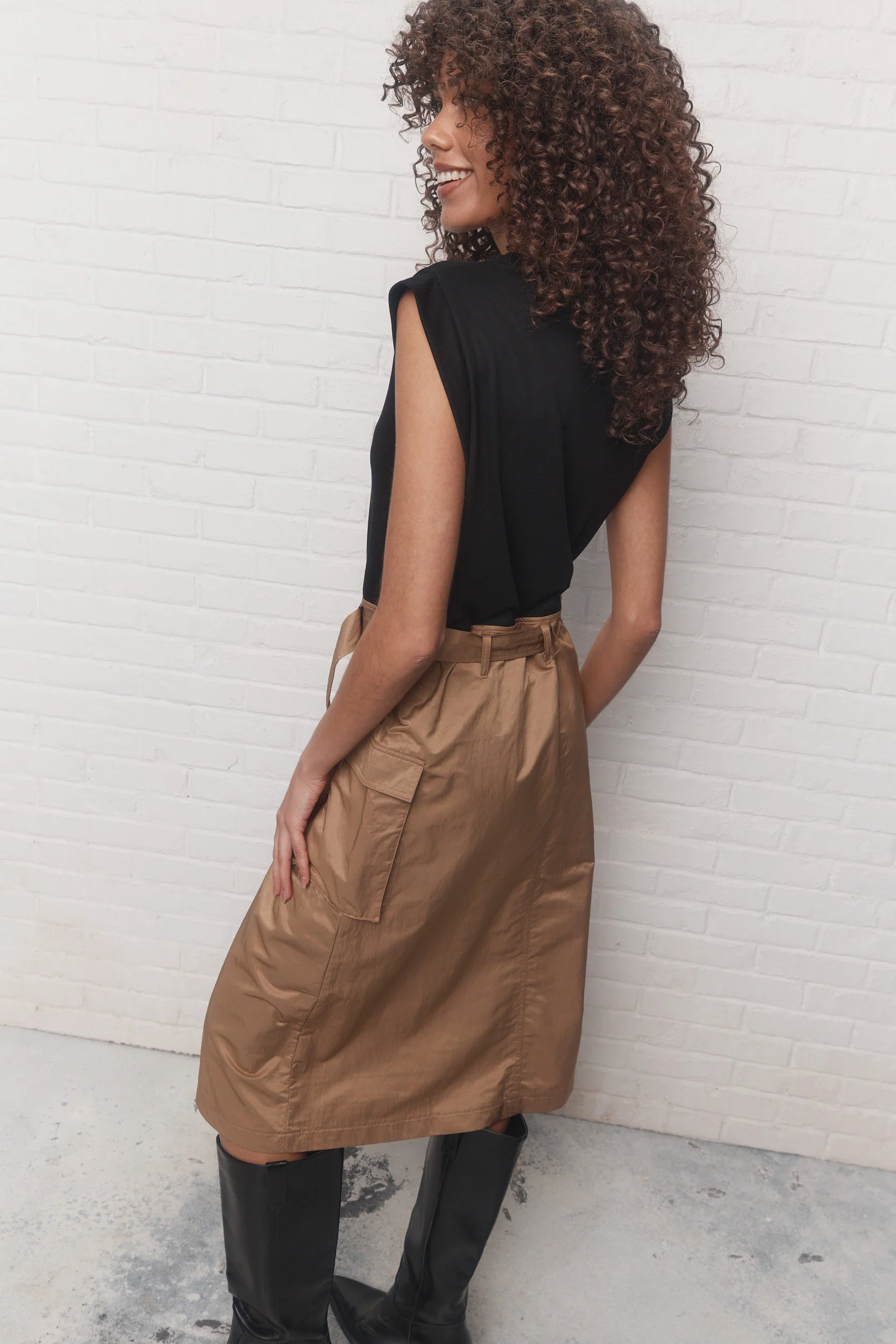 Selah | Robe droite 2-en-1 noire et beige - Image 4