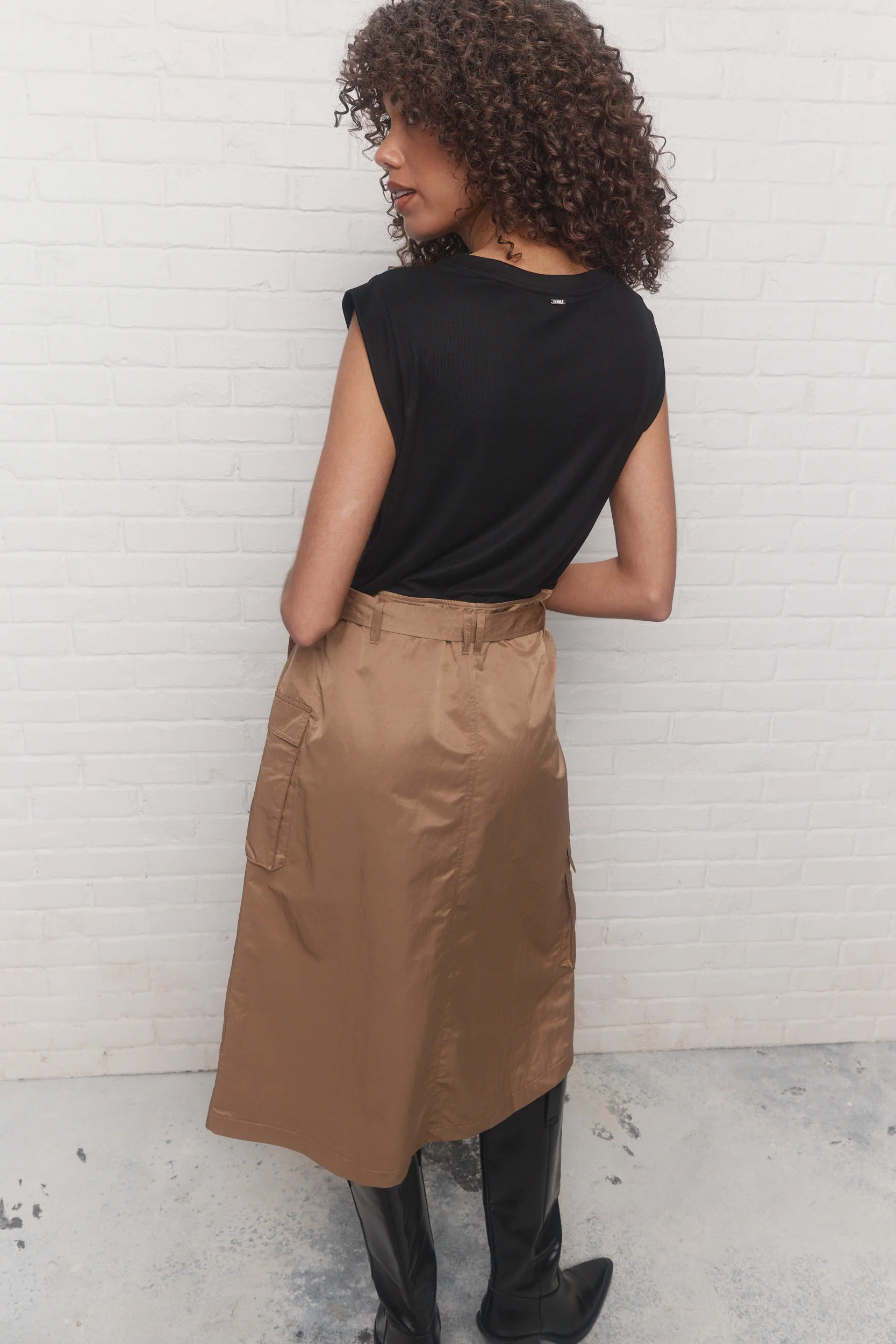 Selah | Robe droite 2-en-1 noire et beige - Image 5