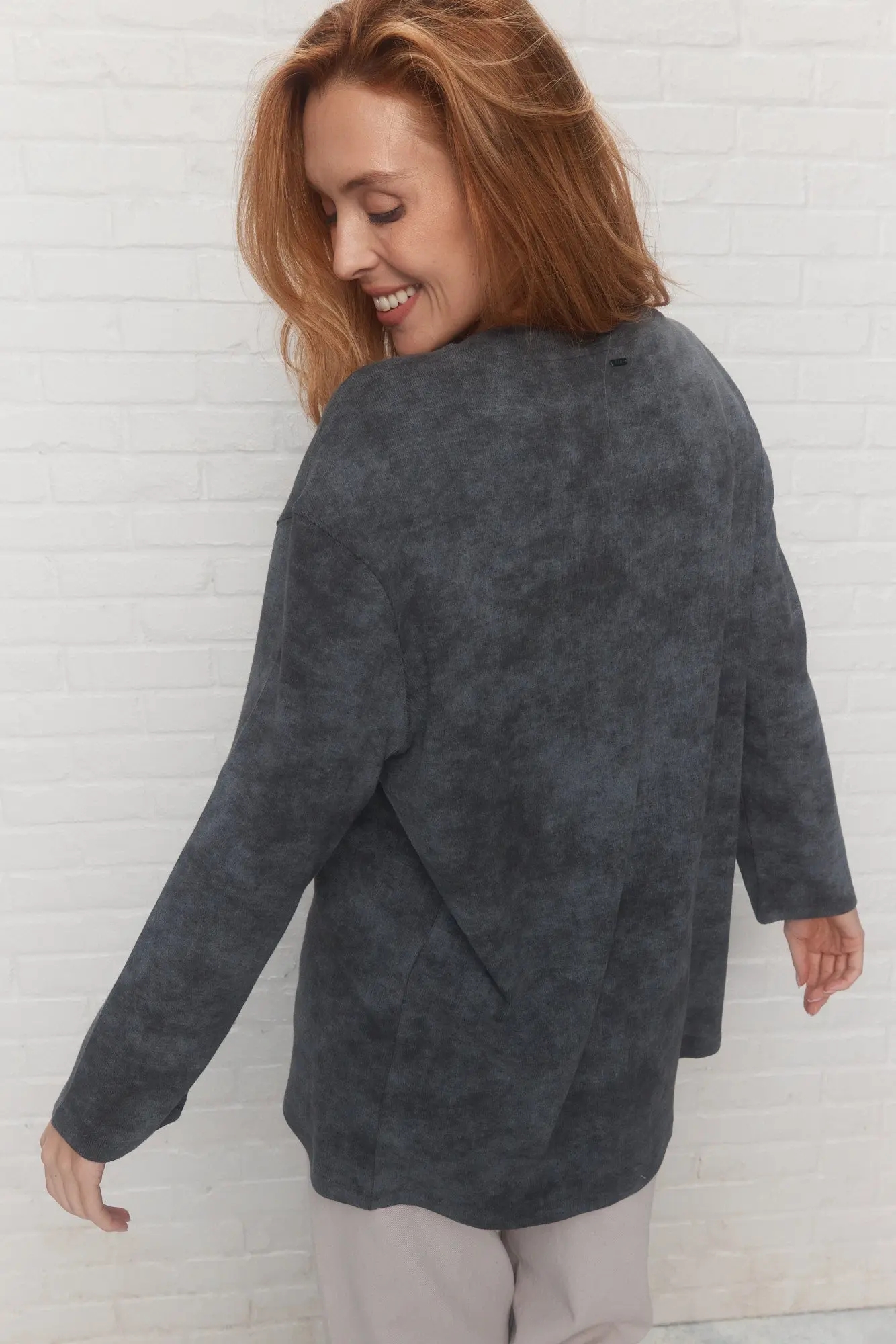 Sonata | Chandail gris à motif tie-dye - Image 6