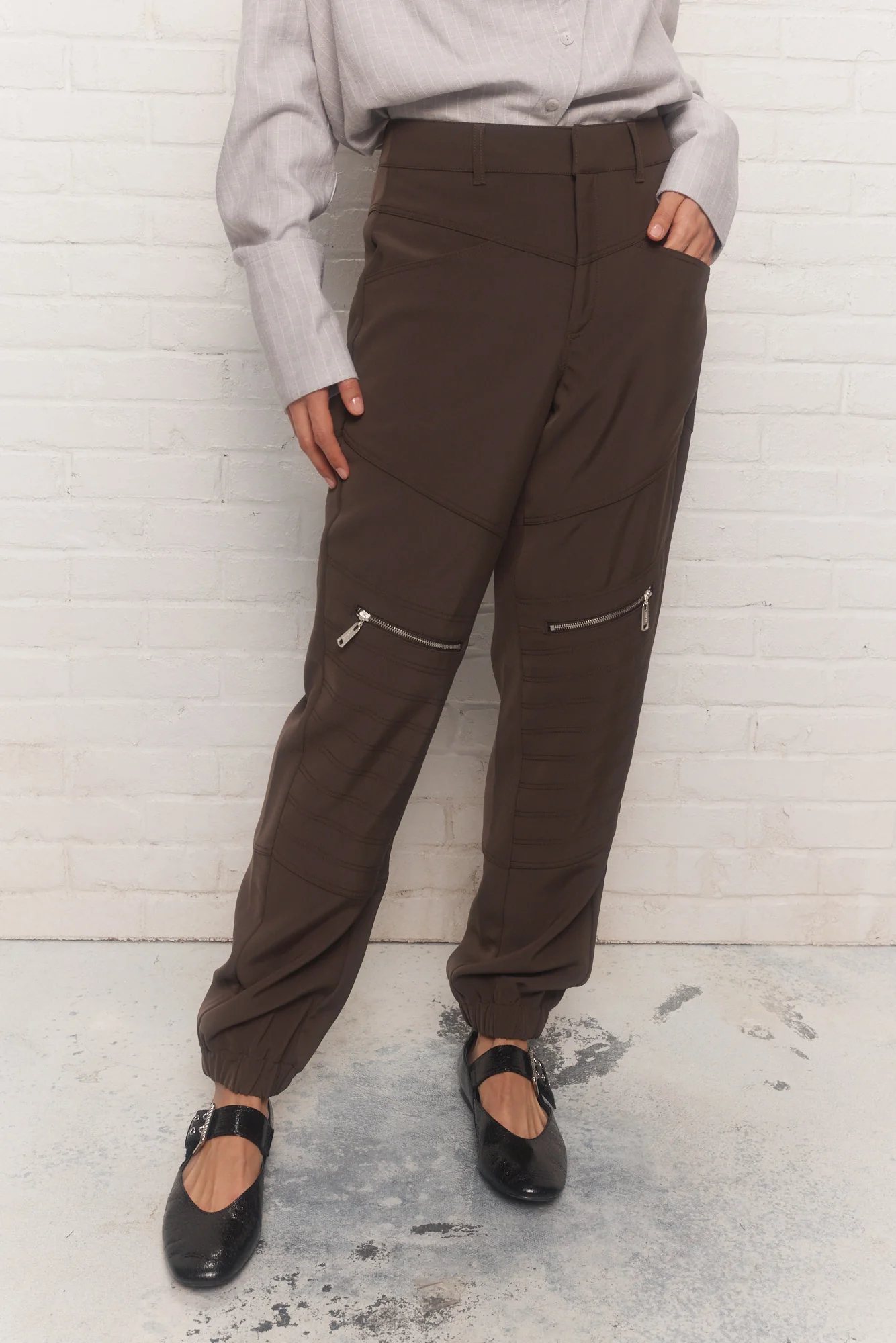 Stitcha | Pantalon vert ajusté aux chevilles - Image 4