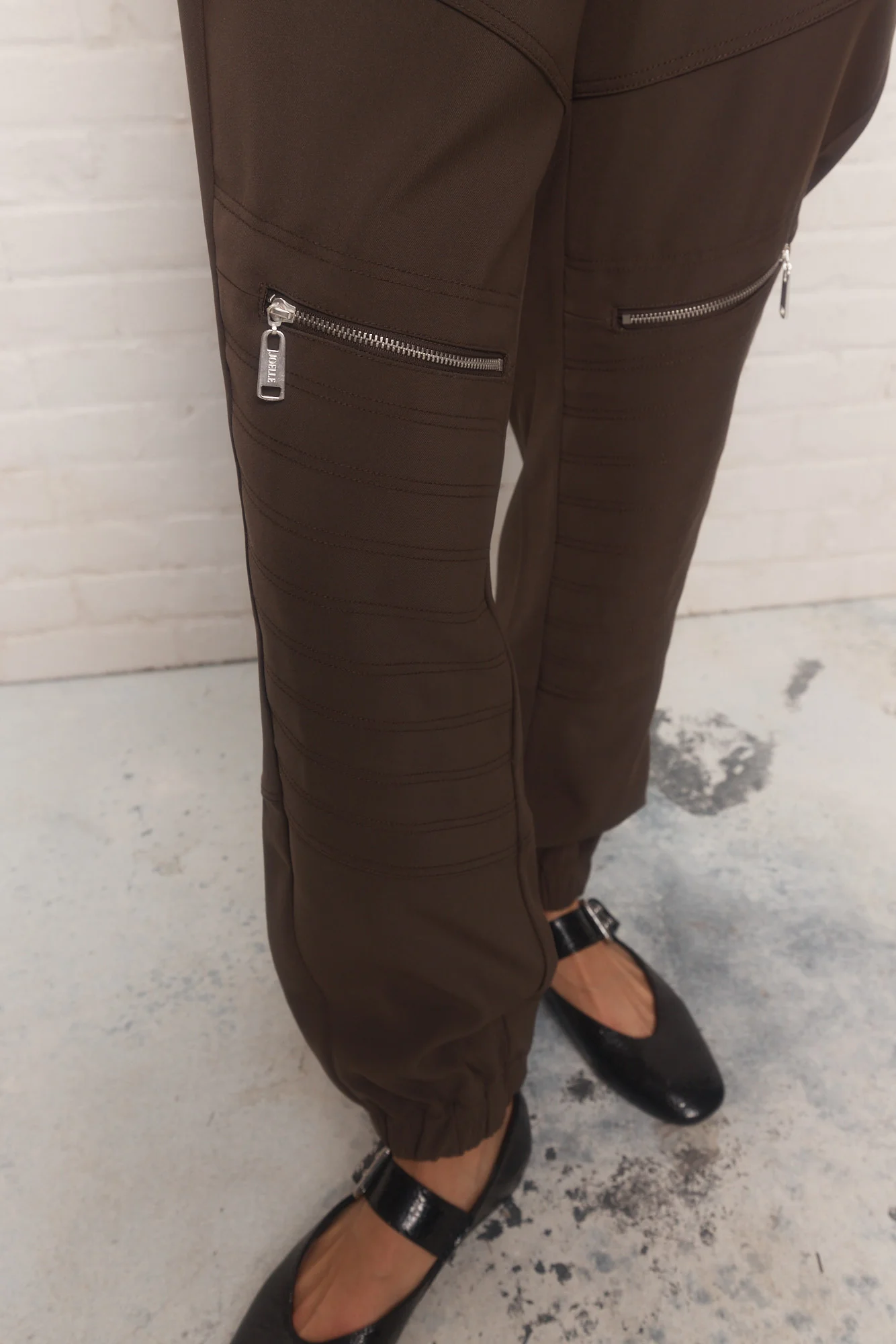 Stitcha | Pantalon vert ajusté aux chevilles - Image 7
