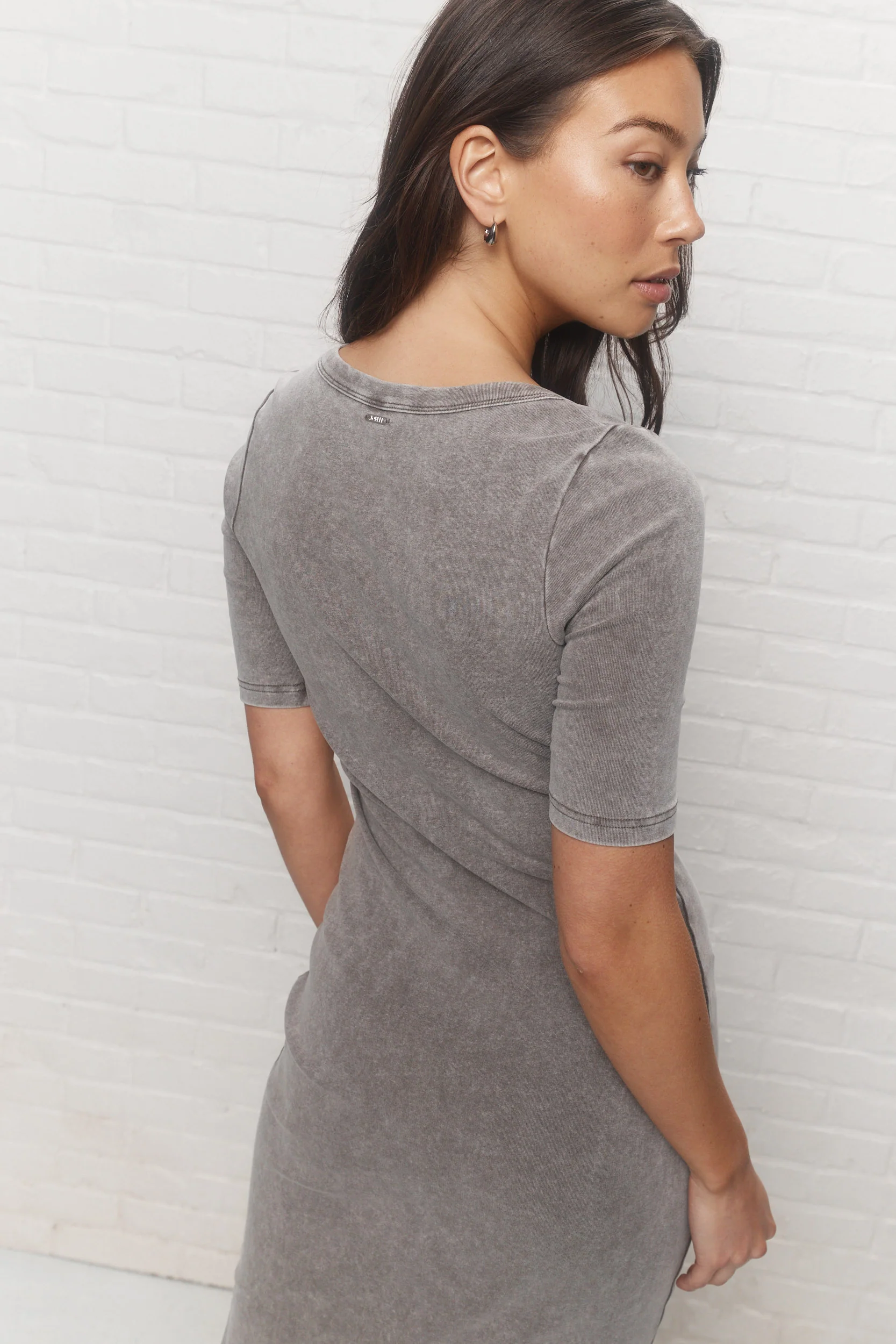 Uma | Robe gris-vert délavé - Image 5