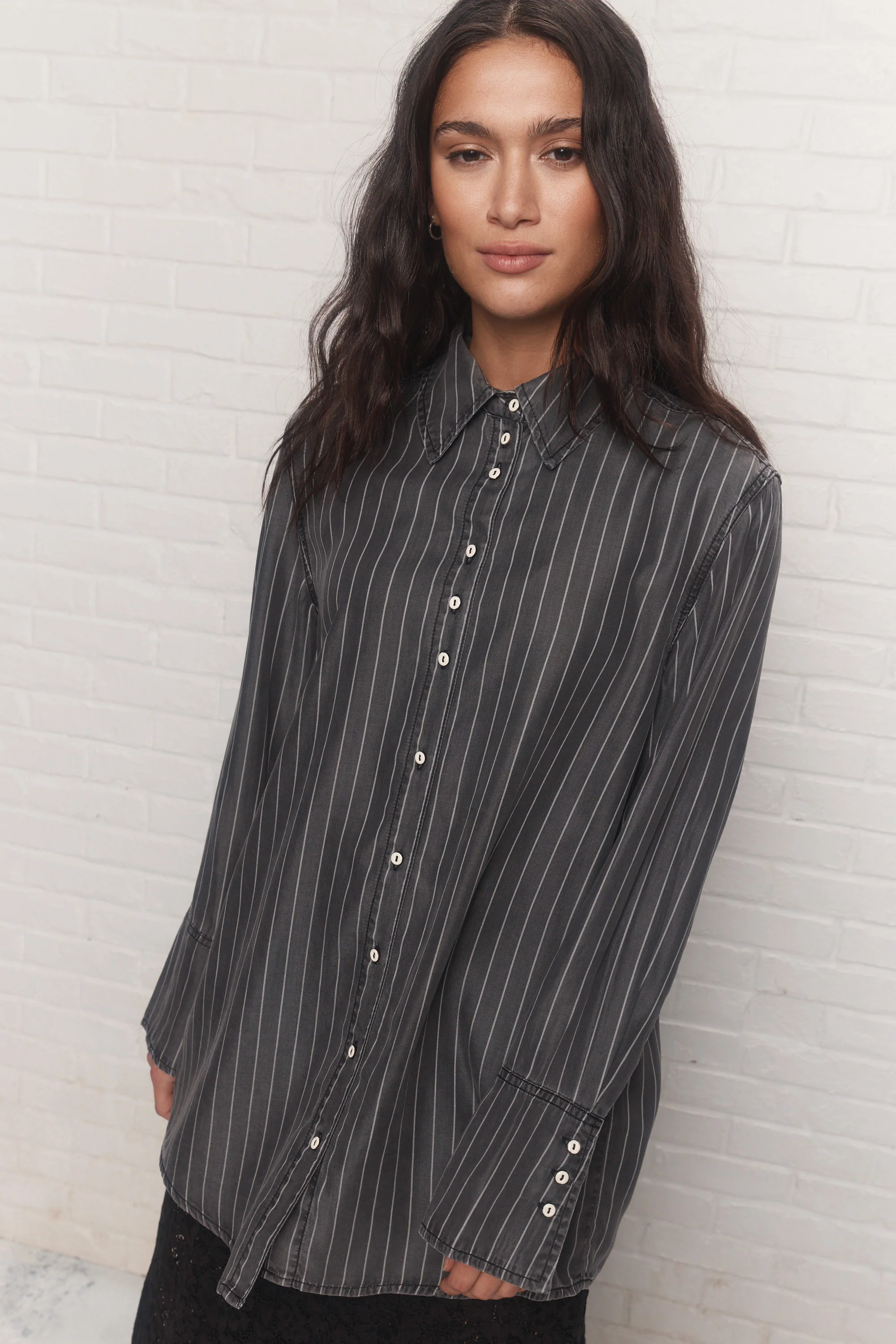 Valentine | Chemise noire à rayures - Image 3