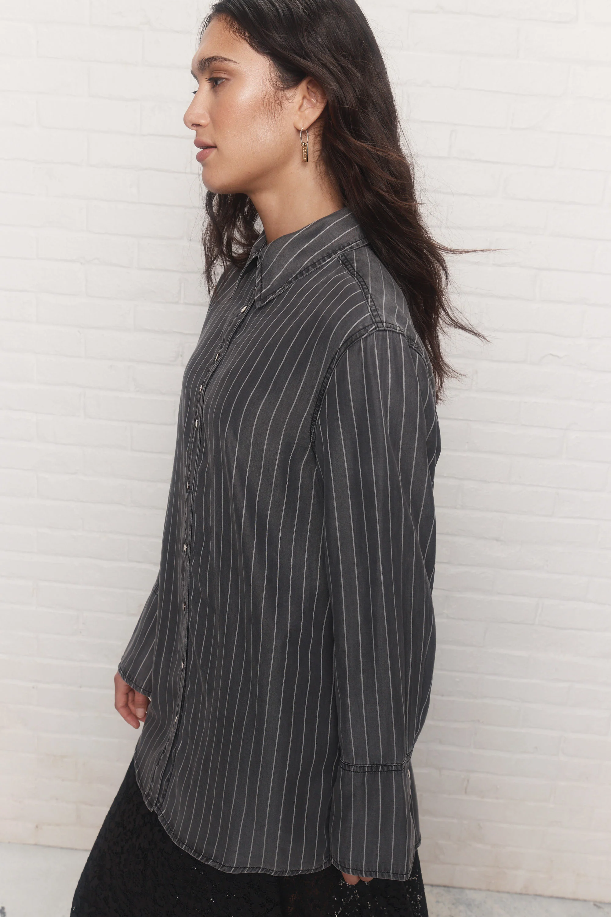 Valentine | Chemise noire à rayures - Image 4