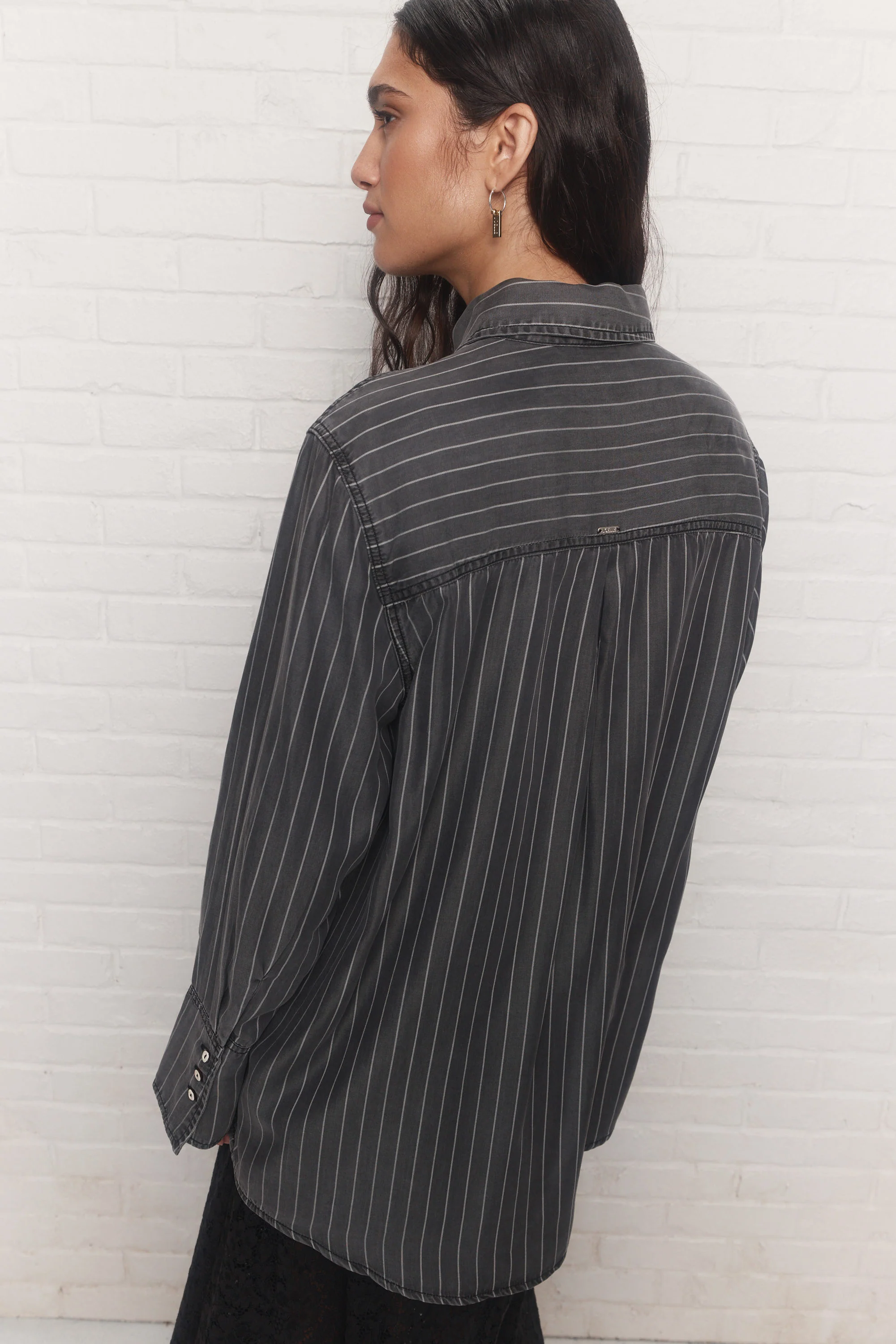 Valentine | Chemise noire à rayures - Image 5